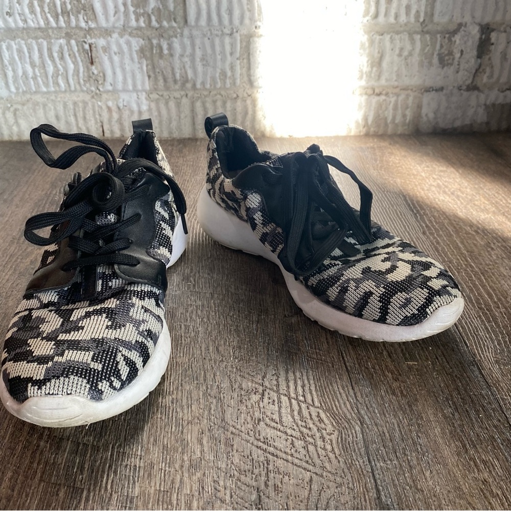 Forever Camo Printed Tennis Shoes Black white Gray